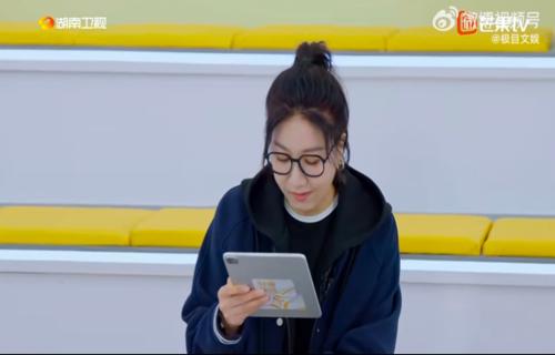 这部由饺子执导的动画电影不仅凭借其独特的艺术风格和深刻的主题赢得了观众的喜爱更是在春节档期成为了热议