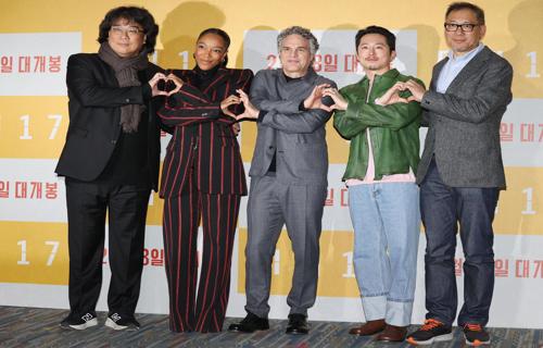 打卡哈尔滨人气景点游客热情高涨