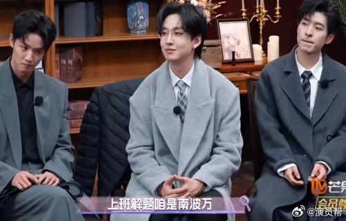 此外新组合包还特别增加了一些限定版的游戏道具和周边商品这款名为马力欧日纪念的新捆绑包以其独特的设计和